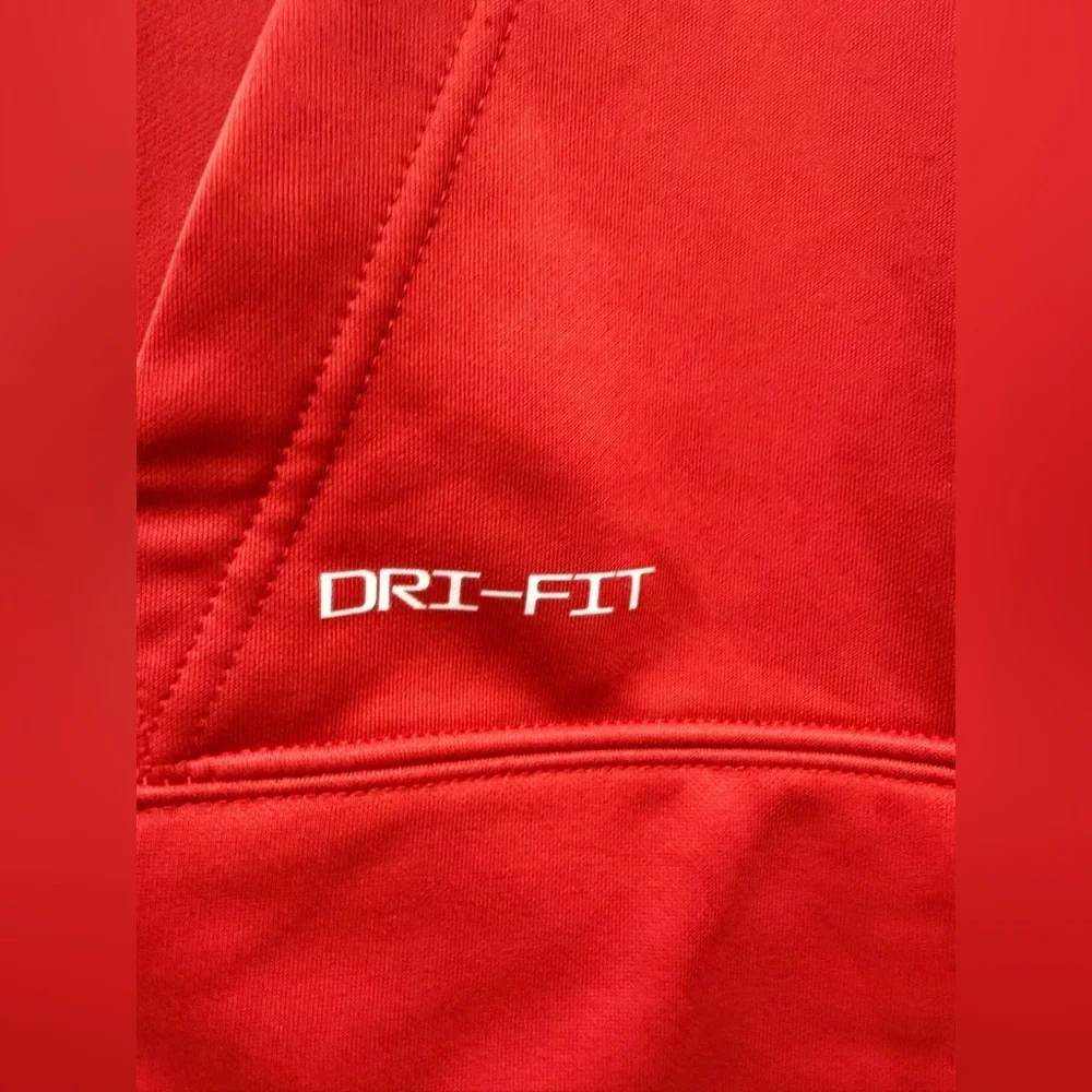 Nike Red Hoodie with graphic Sweat Shirt Medium Dri Fit Front Pocket 0084